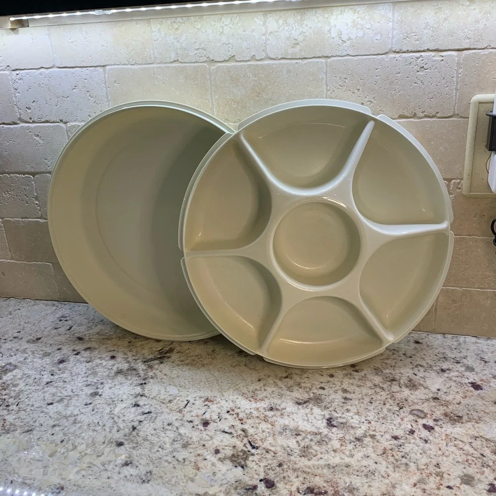 Tupperware vegetable and dip tray with lid